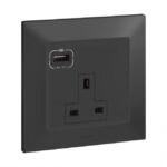 ليجراند - فيش مفرد 13 أمبير - الموصفات البريطانية - 250 فولت - بدون مفتاح مع مخرج USB - بلانكو إس - أسود