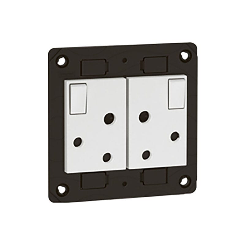 ليجراند - مخرج الطاقة جاهز Arteor، جنوب أفريقي، 16A 250V، 2x2P+E مفاتيح، مع غطاء، مجوز، White